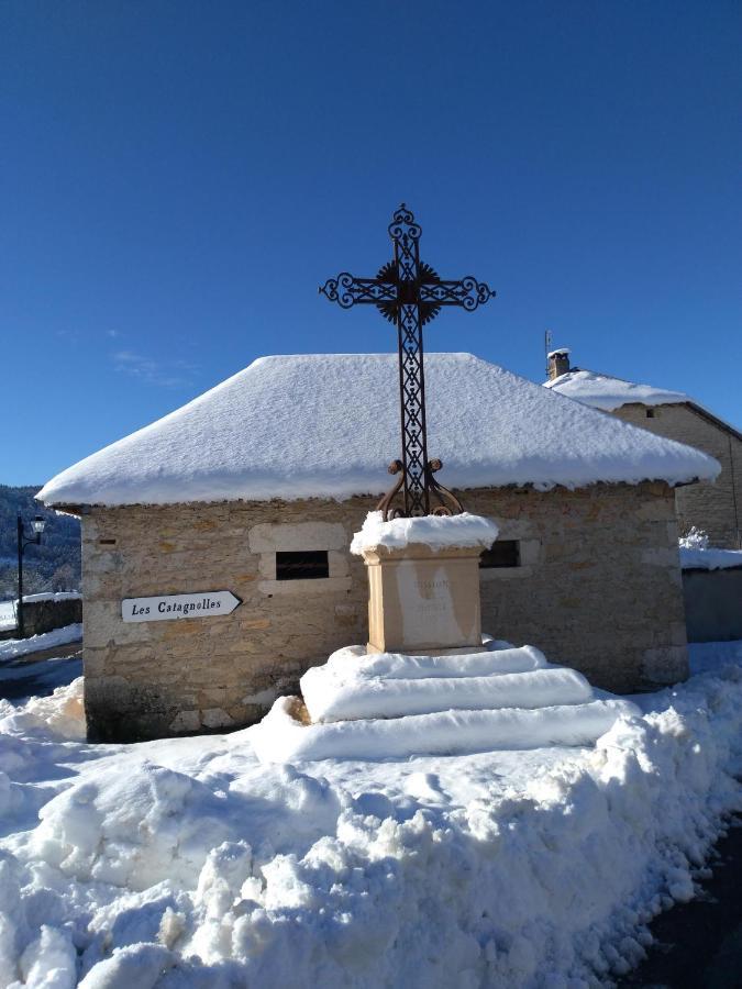 Logis Le Relais De Thezillieu Hotel Exterior photo